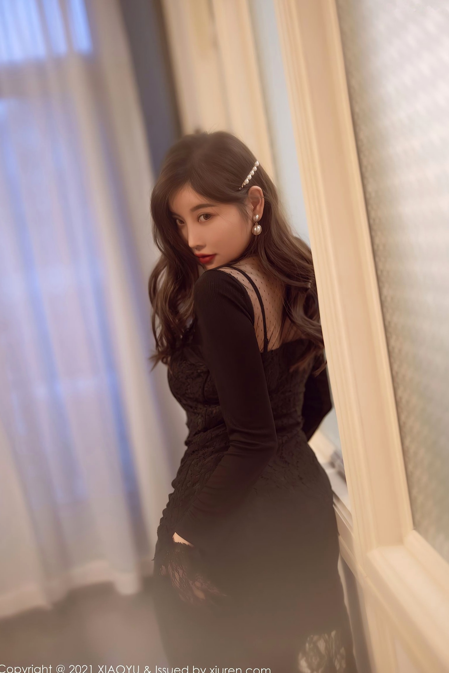 Gallery - 杨晨晨Sugar私房写真：复古光影下的蕾丝黑丝吊带诱惑，优雅与性感并存，“白月光与朱砂痣”氛围感大片语画界 - Painting World 性感诱惑丝袜私房照大尺度 杨晨晨Yome女神私房照_秀色女神 - image 11