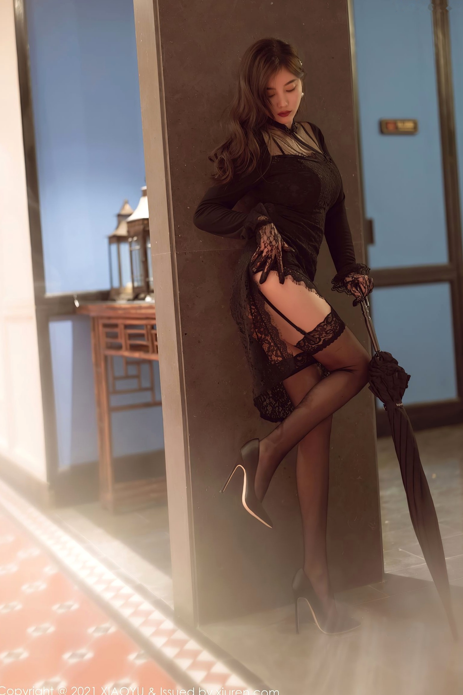 Gallery - 杨晨晨Sugar私房写真：复古光影下的蕾丝黑丝吊带诱惑，优雅与性感并存，“白月光与朱砂痣”氛围感大片语画界 - Painting World 性感诱惑丝袜私房照大尺度 杨晨晨Yome女神私房照_秀色女神 - image 22