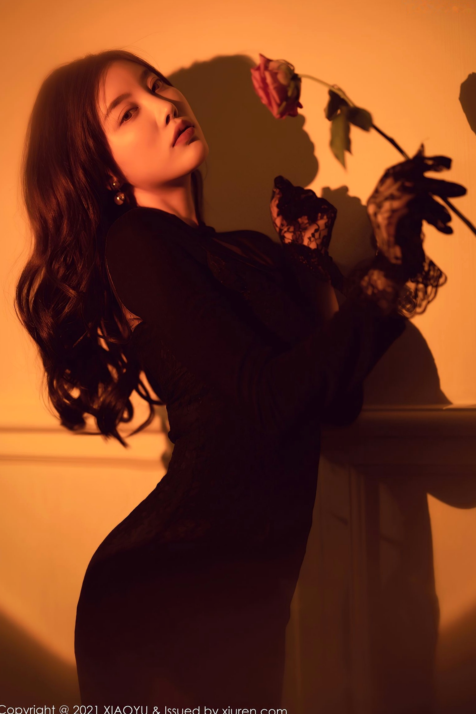 Gallery - 杨晨晨Sugar私房写真：复古光影下的蕾丝黑丝吊带诱惑，优雅与性感并存，“白月光与朱砂痣”氛围感大片语画界 - Painting World 性感诱惑丝袜私房照大尺度 杨晨晨Yome女神私房照_秀色女神 - image 29