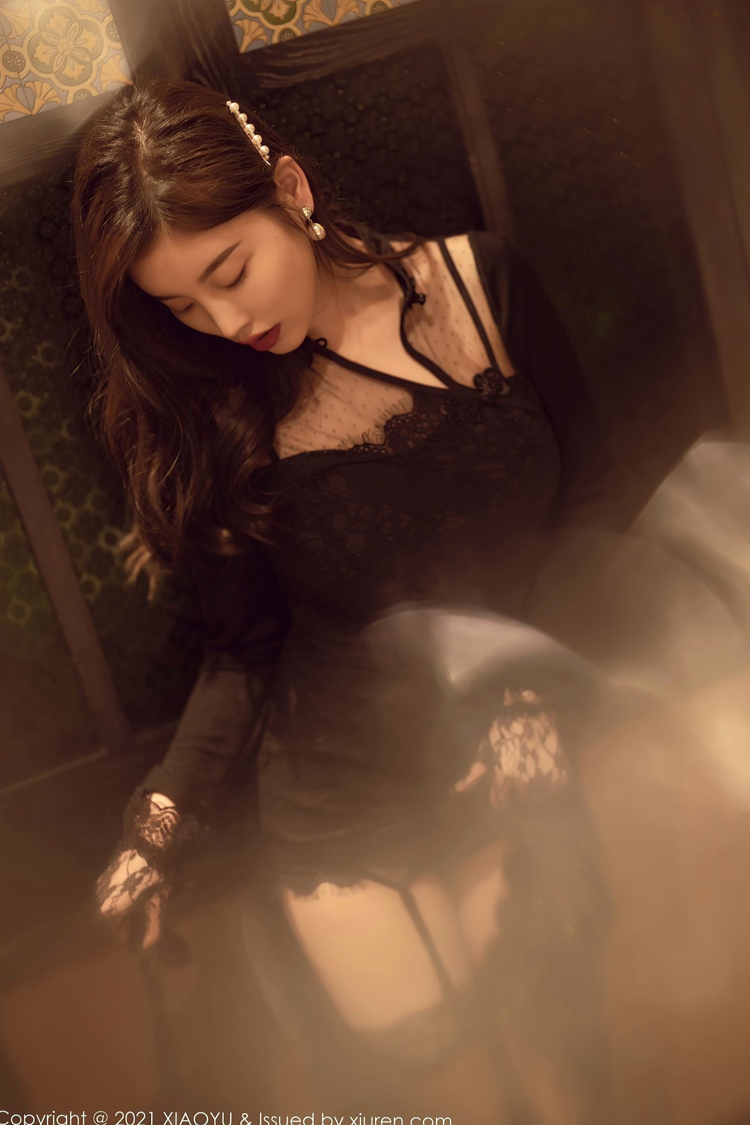 Gallery - 杨晨晨Sugar私房写真：复古光影下的蕾丝黑丝吊带诱惑，优雅与性感并存，“白月光与朱砂痣”氛围感大片语画界 - Painting World 性感诱惑丝袜私房照大尺度 杨晨晨Yome女神私房照_秀色女神 - image 37