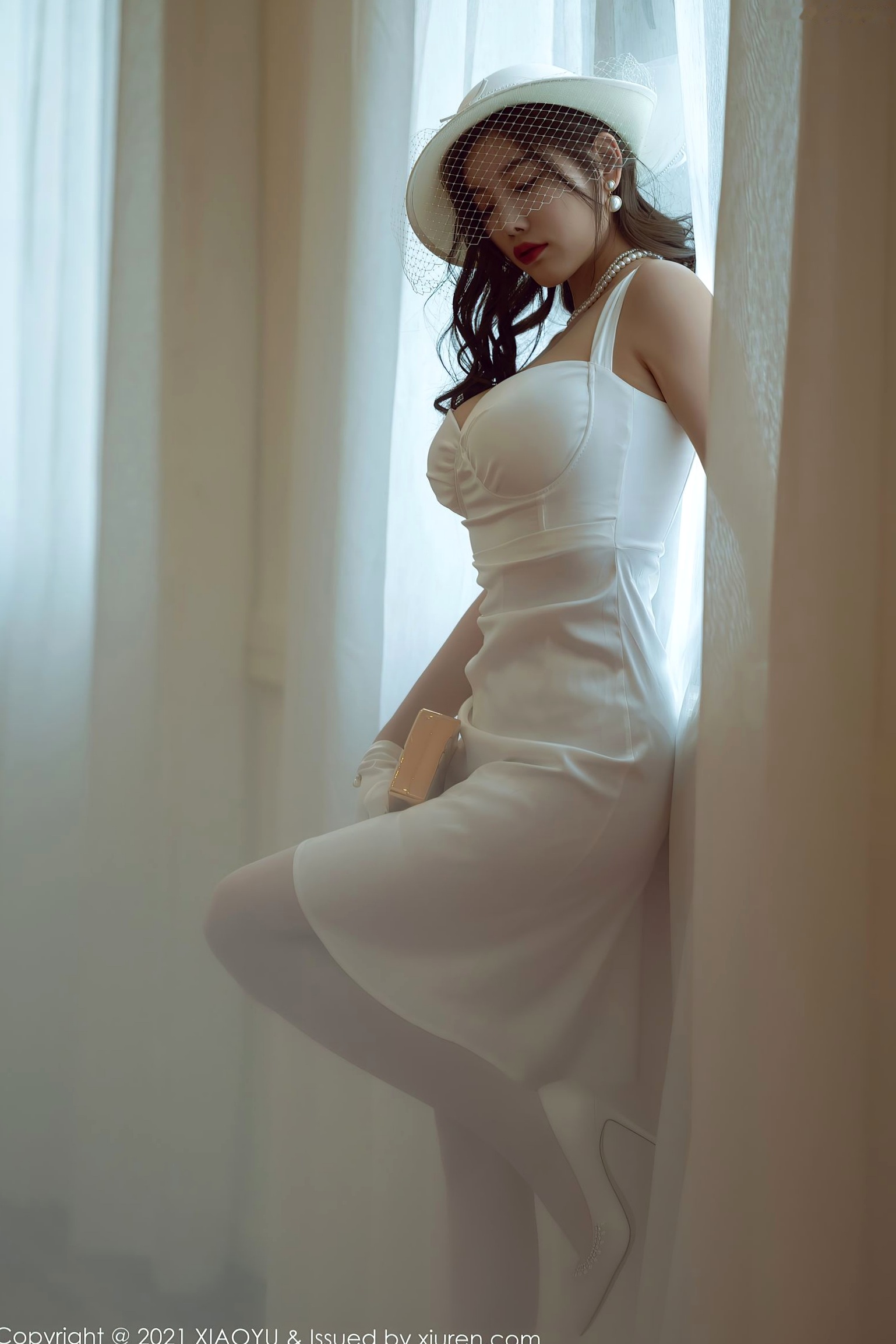 Gallery - XiaoYu语画界 - Painting World  杨晨晨：纯白礼服蕾丝吊带袜写真，优雅纯欲白月光女神，惊艳私房大尺度呈现语画界 - Painting World 性感诱惑私房照大尺度 杨晨晨Yome女神私房照_秀色女神 - image 2