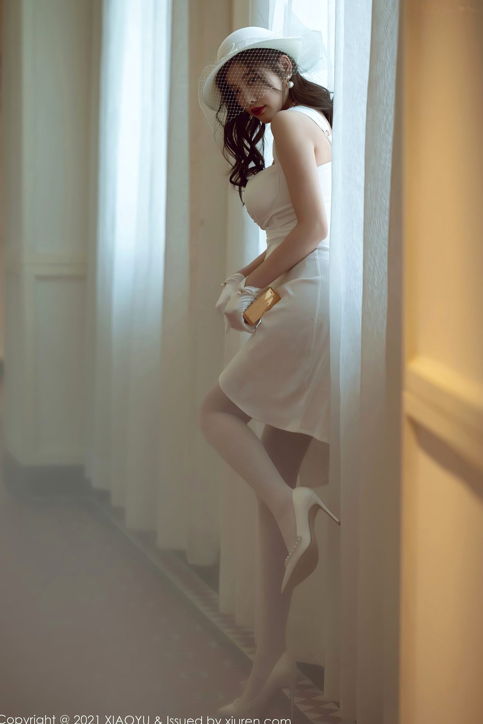 Gallery - XiaoYu语画界 - Painting World  杨晨晨：纯白礼服蕾丝吊带袜写真，优雅纯欲白月光女神，惊艳私房大尺度呈现语画界 - Painting World 性感诱惑私房照大尺度 杨晨晨Yome女神私房照_秀色女神 - image 3