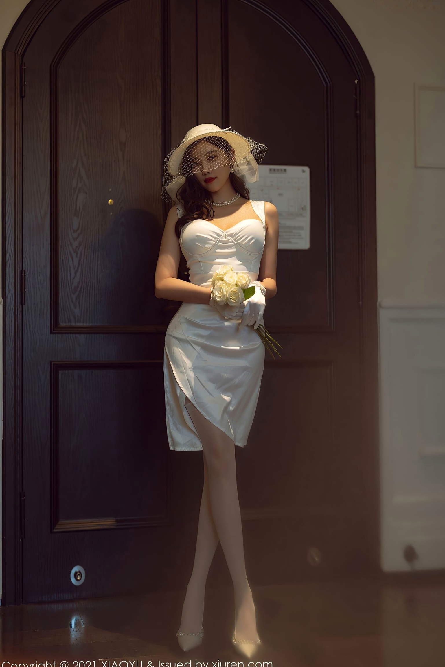 Gallery - XiaoYu语画界 - Painting World  杨晨晨：纯白礼服蕾丝吊带袜写真，优雅纯欲白月光女神，惊艳私房大尺度呈现语画界 - Painting World 性感诱惑私房照大尺度 杨晨晨Yome女神私房照_秀色女神 - image 28