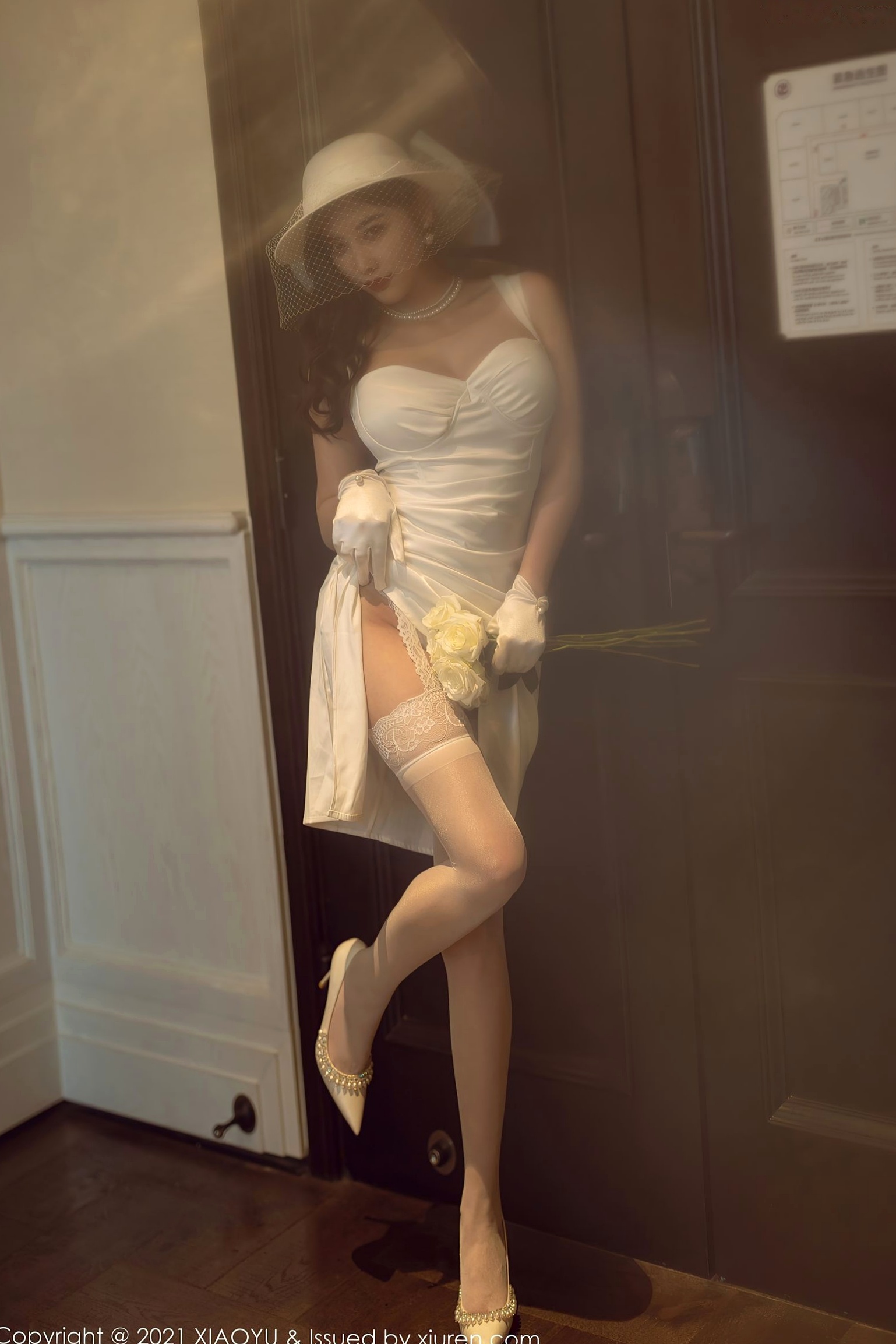 Gallery - XiaoYu语画界 - Painting World  杨晨晨：纯白礼服蕾丝吊带袜写真，优雅纯欲白月光女神，惊艳私房大尺度呈现语画界 - Painting World 性感诱惑私房照大尺度 杨晨晨Yome女神私房照_秀色女神 - image 33