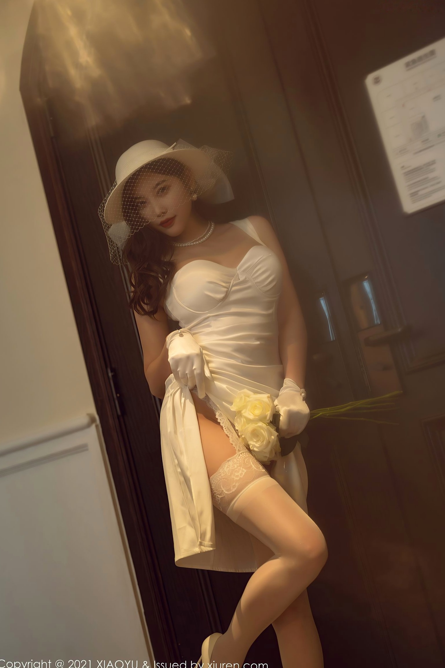 Gallery - XiaoYu语画界 - Painting World  杨晨晨：纯白礼服蕾丝吊带袜写真，优雅纯欲白月光女神，惊艳私房大尺度呈现语画界 - Painting World 性感诱惑私房照大尺度 杨晨晨Yome女神私房照_秀色女神 - image 34