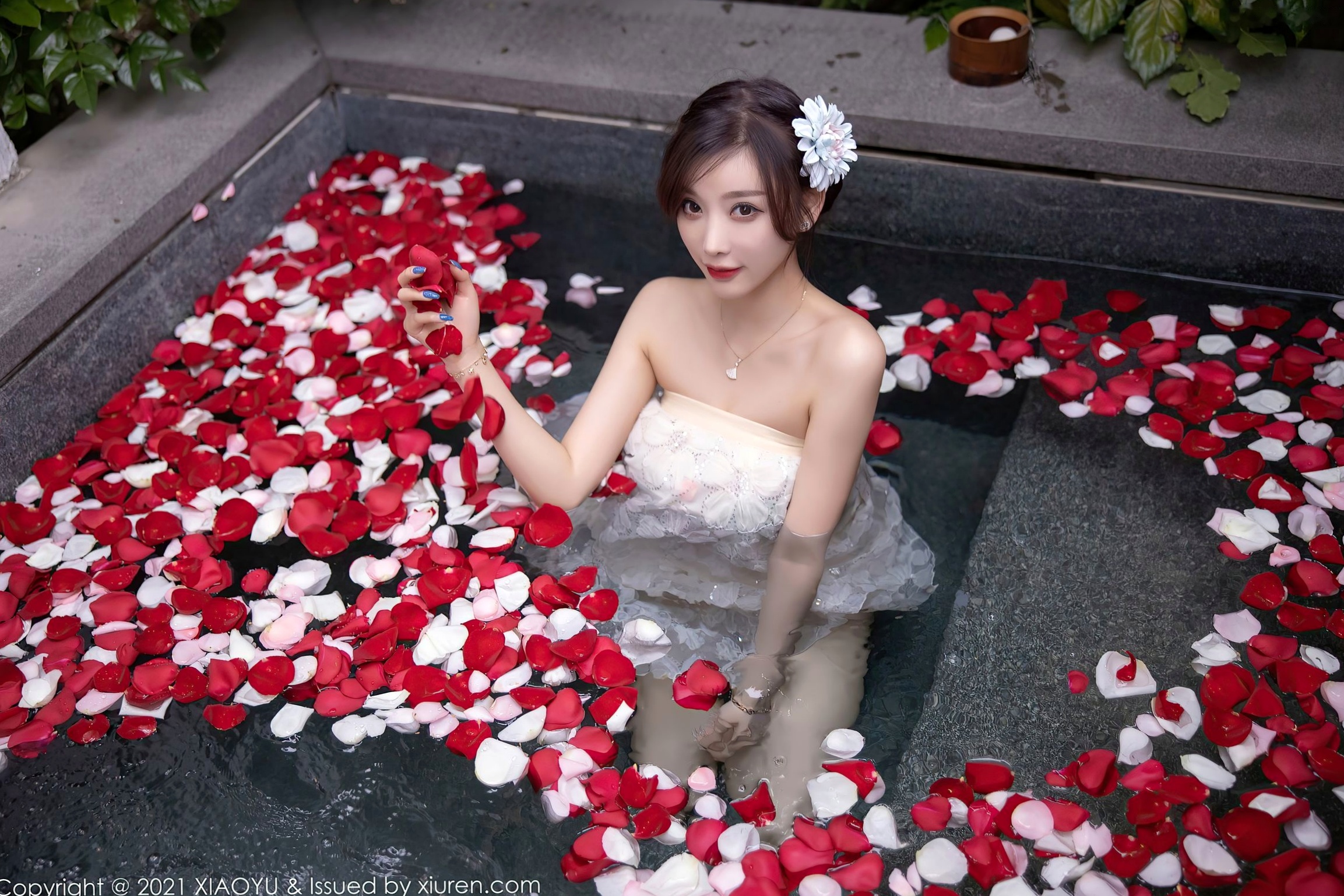 Gallery - XiaoYu语画界 - Painting World -528-杨晨晨：花瓣池畔写真、曼妙曲线、性感内衣诱惑，尽显极品女神风采（2021.05.14）语画界 - Painting World 性感诱惑比基尼私房照大尺度 杨晨晨Yome女神私房照_秀色女神 - image 14