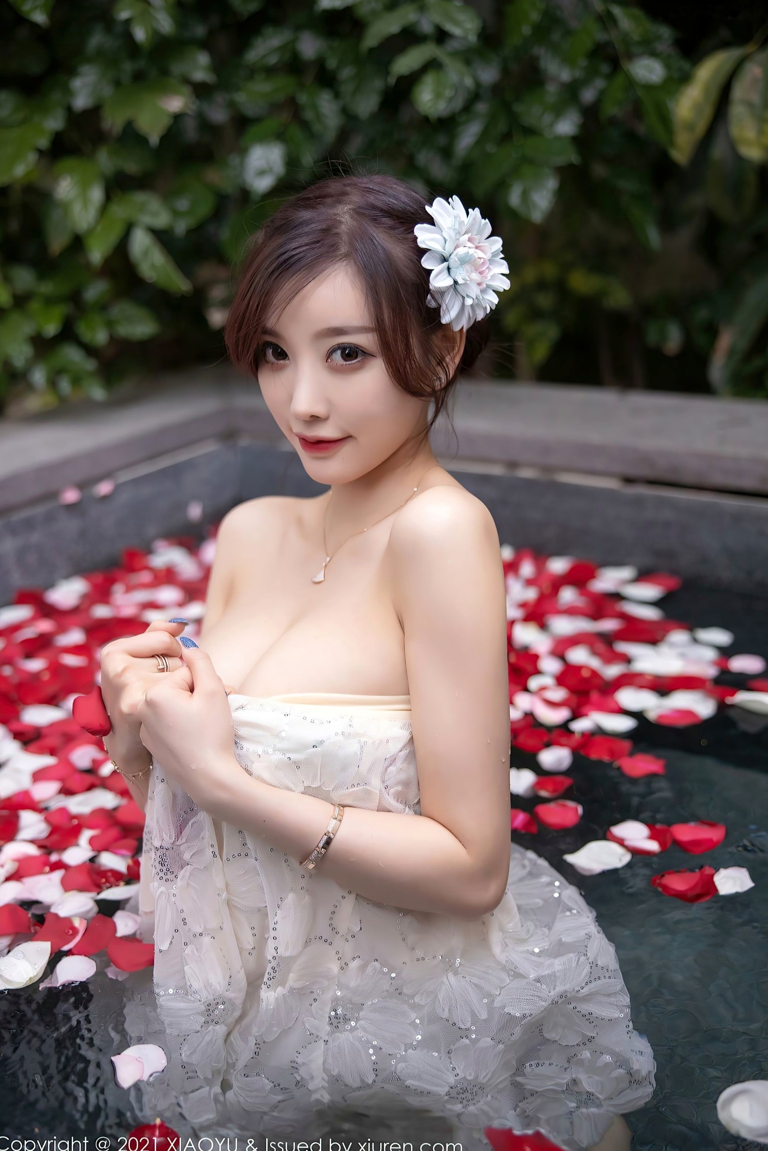 Gallery - XiaoYu语画界 - Painting World -528-杨晨晨：花瓣池畔写真、曼妙曲线、性感内衣诱惑，尽显极品女神风采（2021.05.14）语画界 - Painting World 性感诱惑比基尼私房照大尺度 杨晨晨Yome女神私房照_秀色女神 - image 20