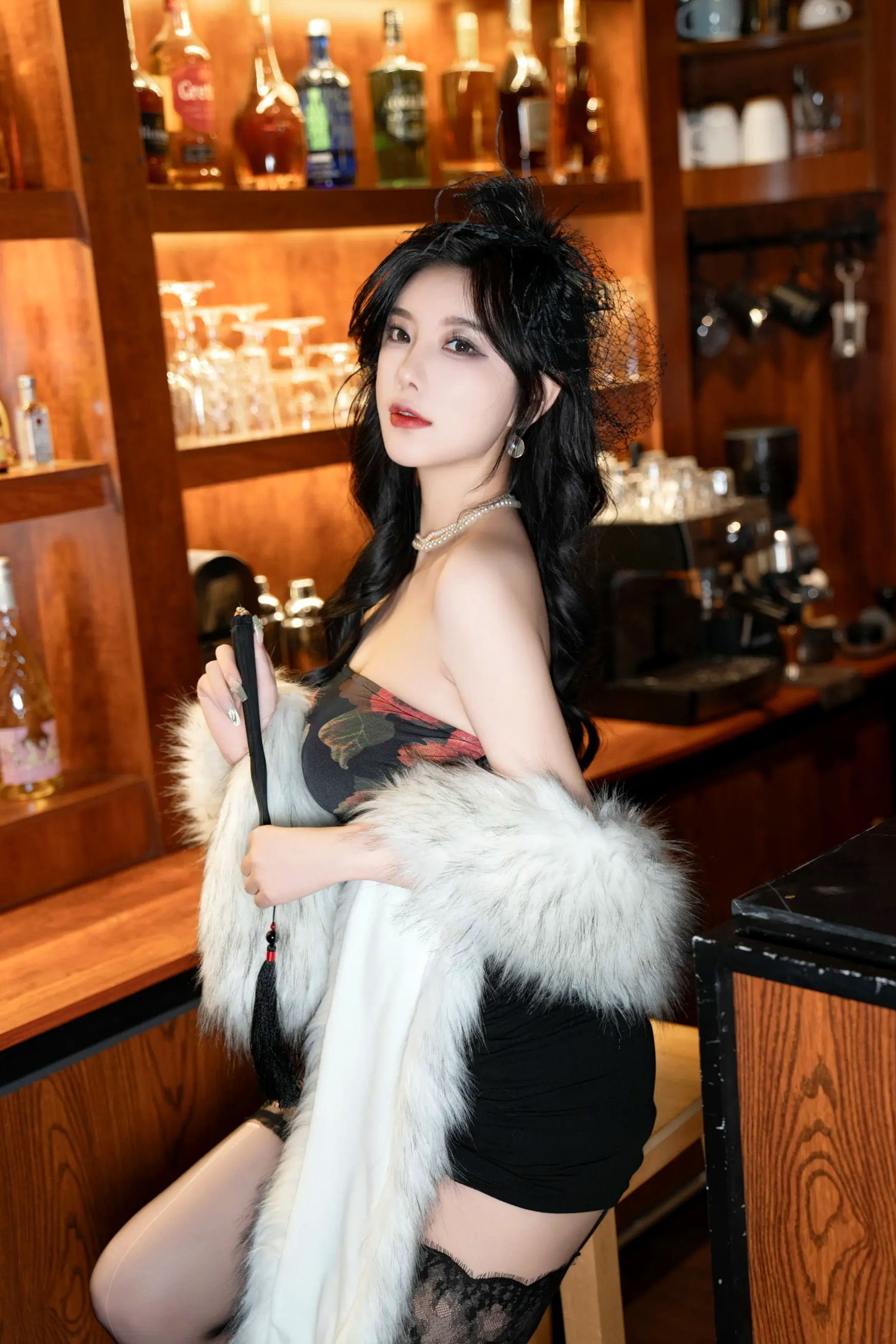 杨晨晨 - 复古名伶魅影，酒吧优雅晚装与奢华皮草私房写真 [104P]