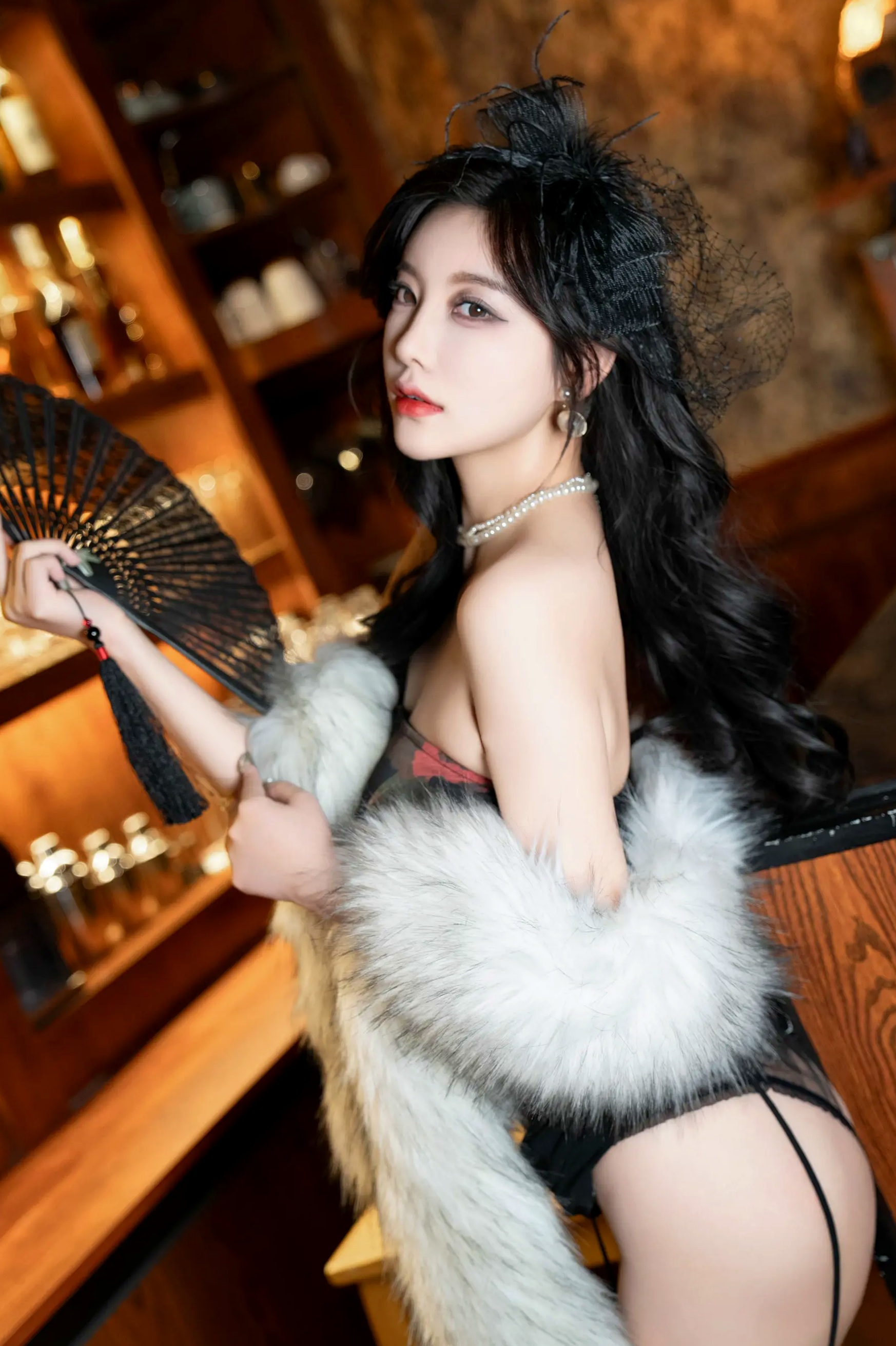 杨晨晨 - 复古名伶魅影，酒吧优雅晚装与奢华皮草私房写真 [104P]