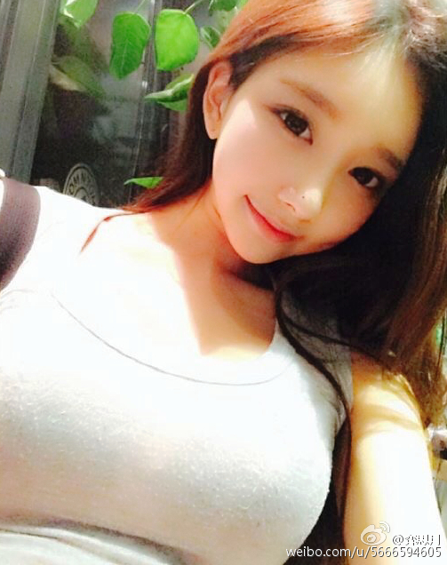 弈思月 超养眼的微博私房写真图