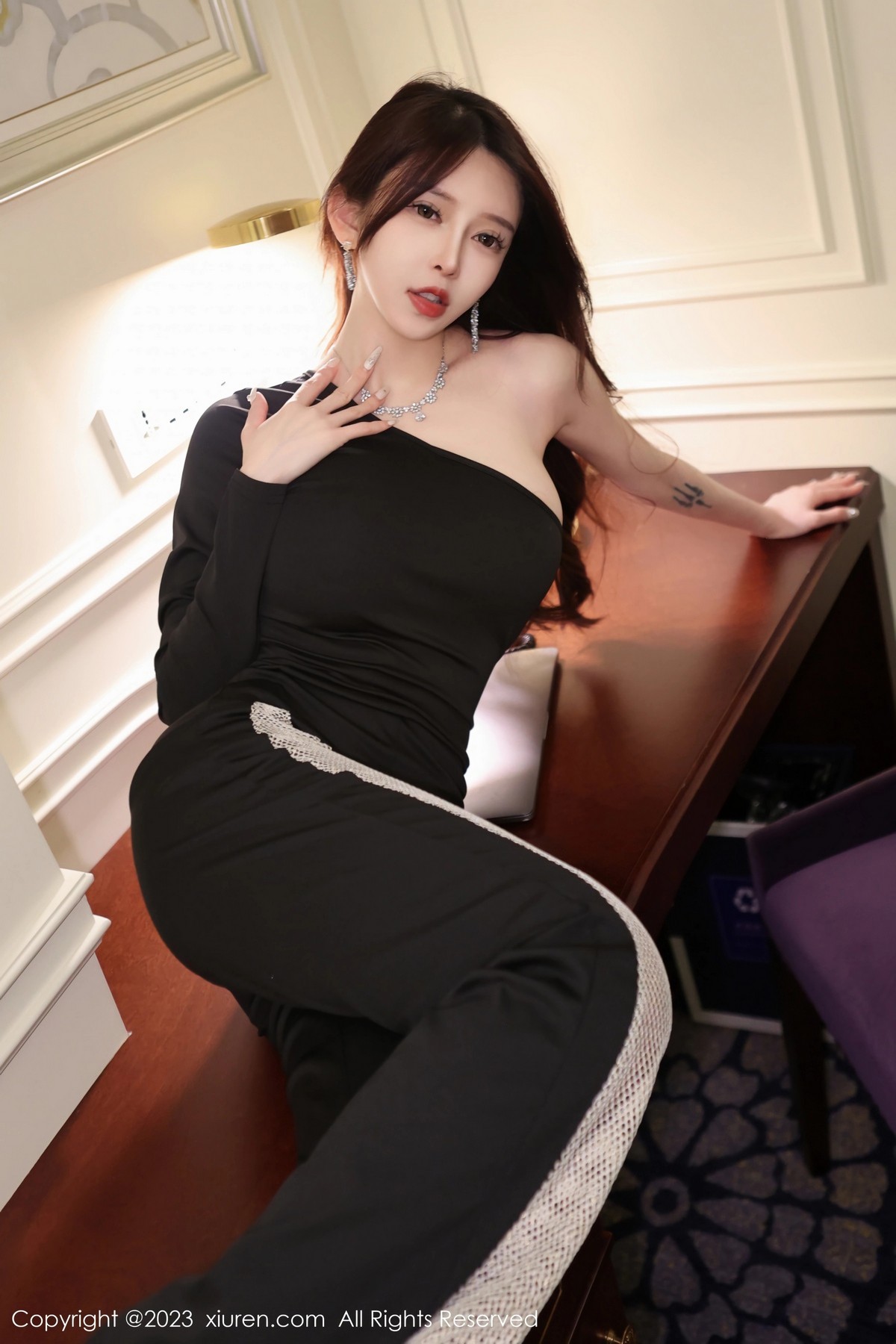 [XiuRen]高清写真图 2023.03.15 No.6417 玉兔miki 休闲美腿