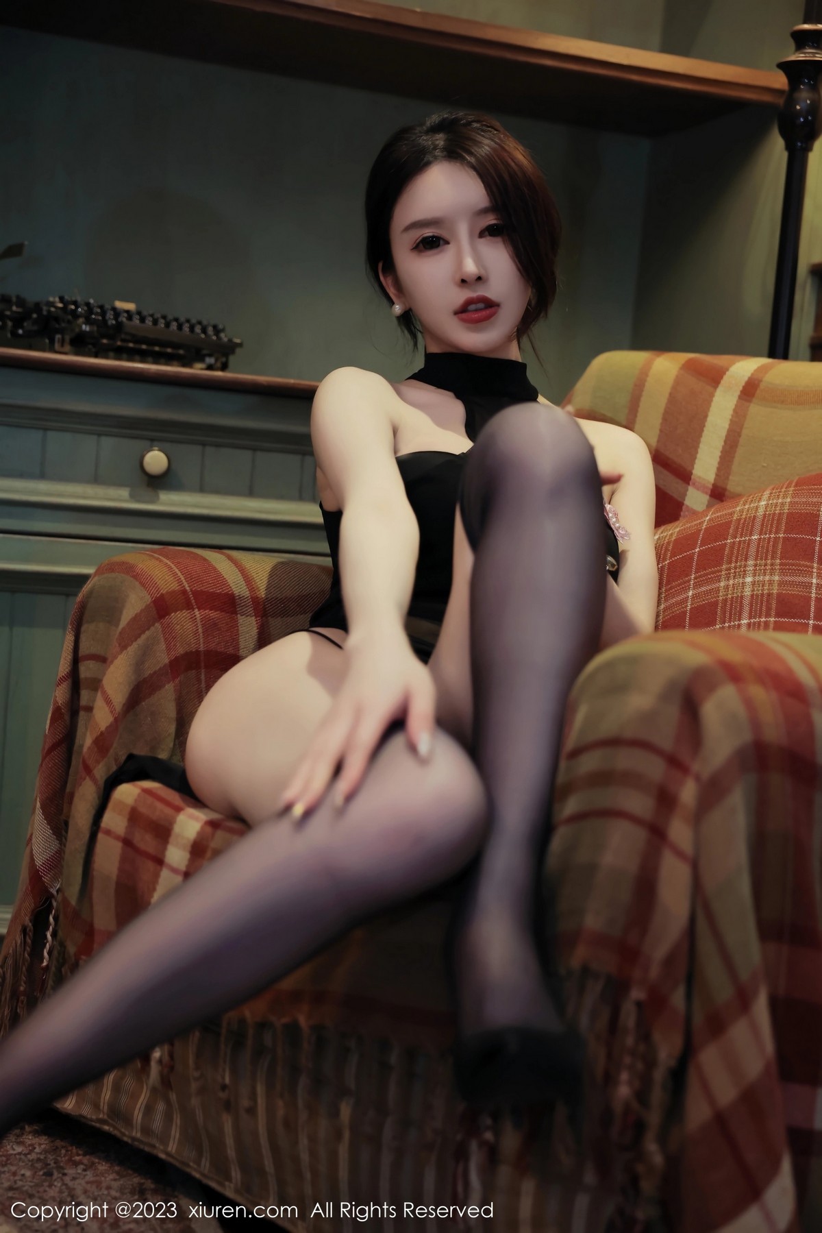[XiuRen]高清写真图 2023.03.30 No.6498 玉兔miki 黑丝美腿