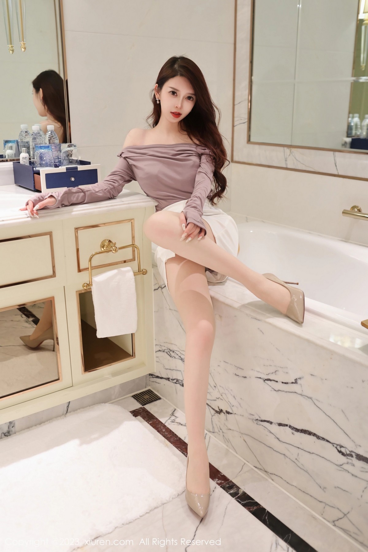 [XiuRen]高清写真图 2023.05.12 No.6728 玉兔miki 短裙美腿