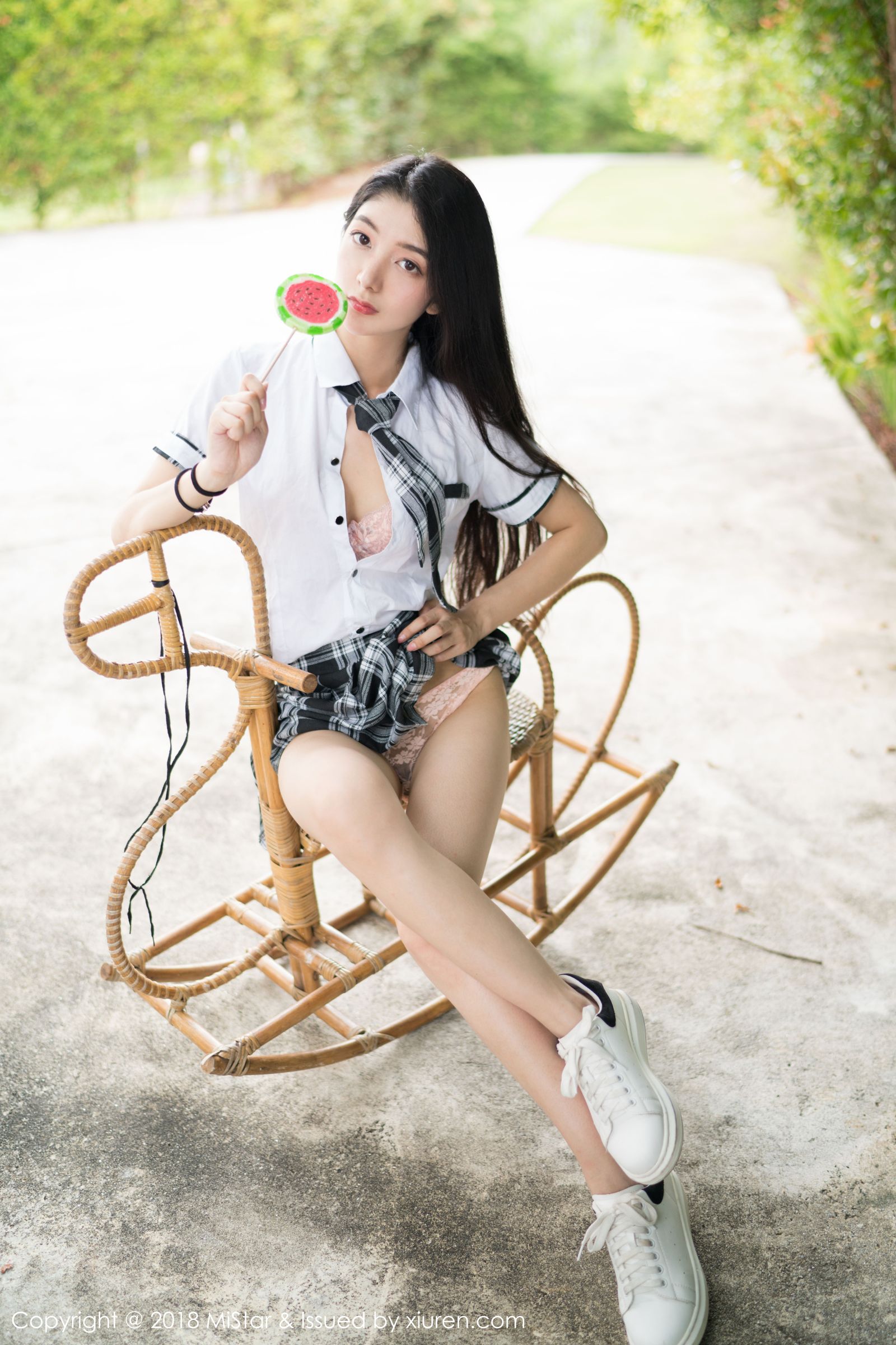 新晋女神小热巴 清新的学生服饰