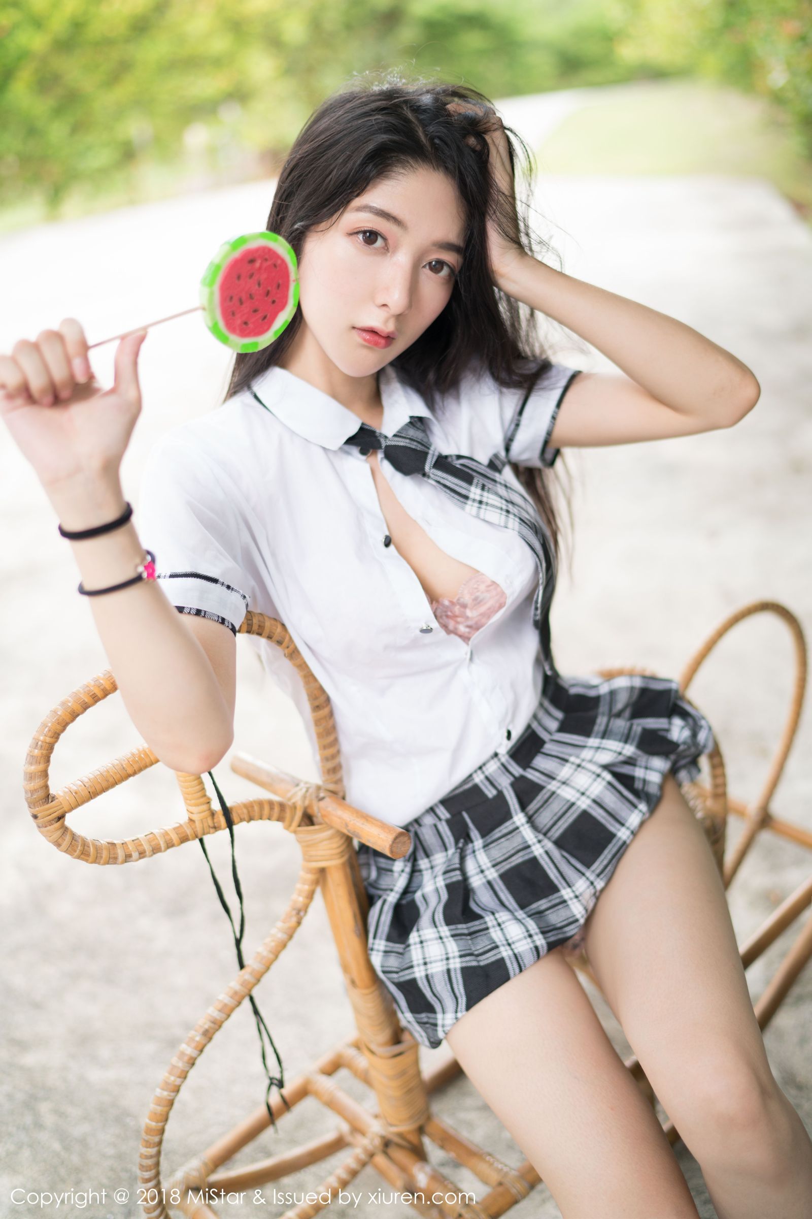 新晋女神小热巴 清新的学生服饰