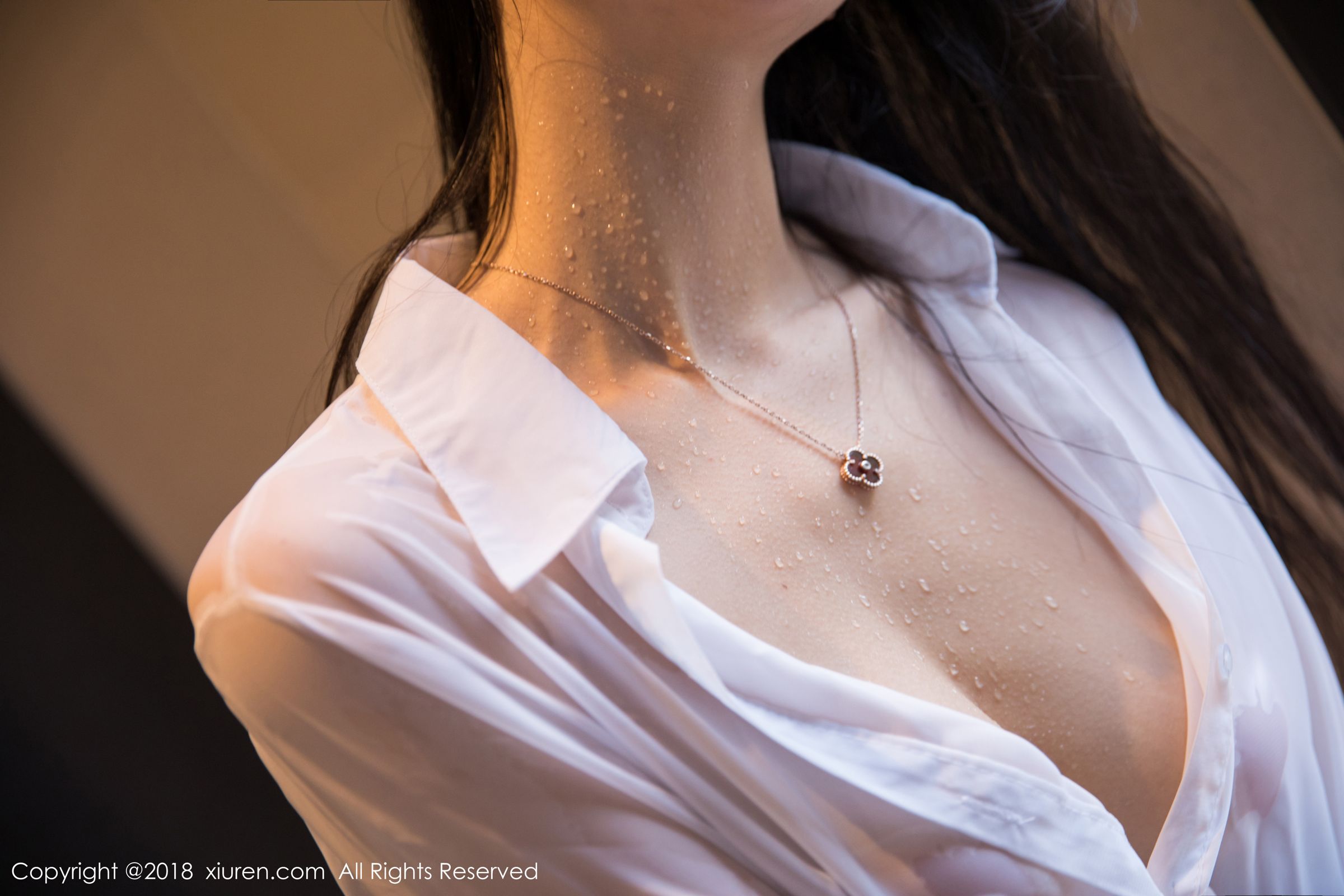 玉背女神小热巴 白衬衫浴室湿身