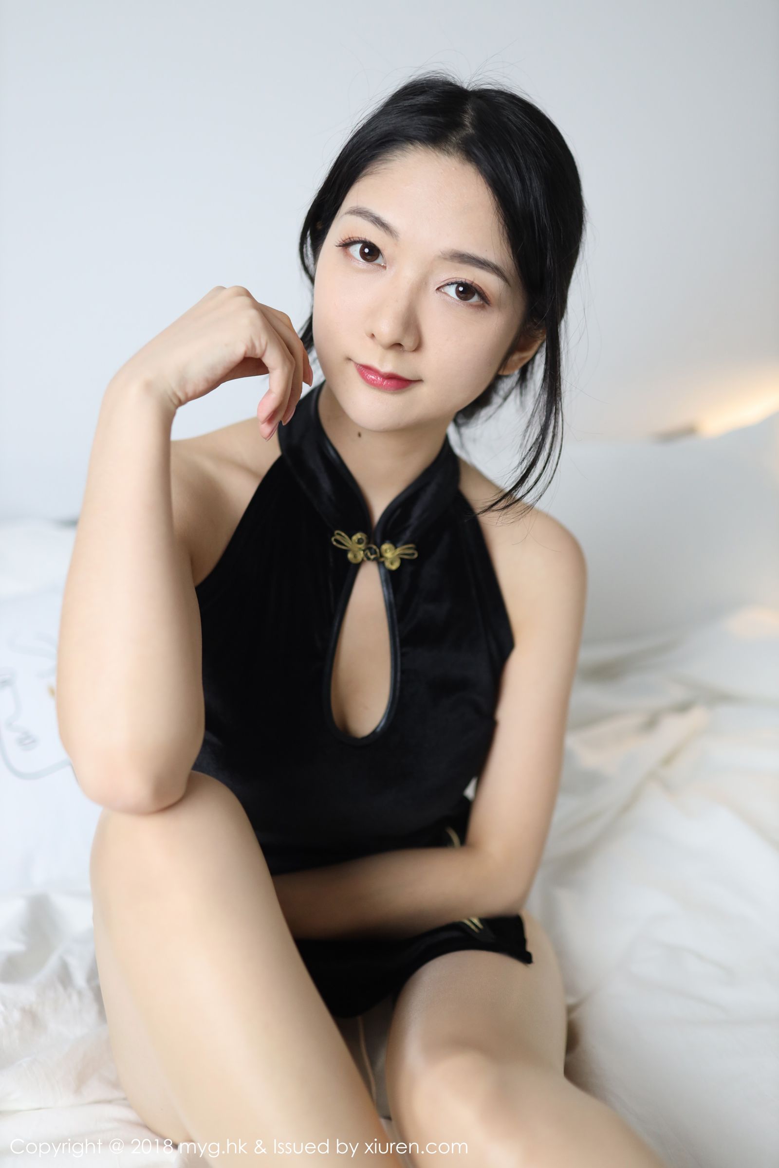 女神Angela喜欢猫 古典旗袍现代黑丝