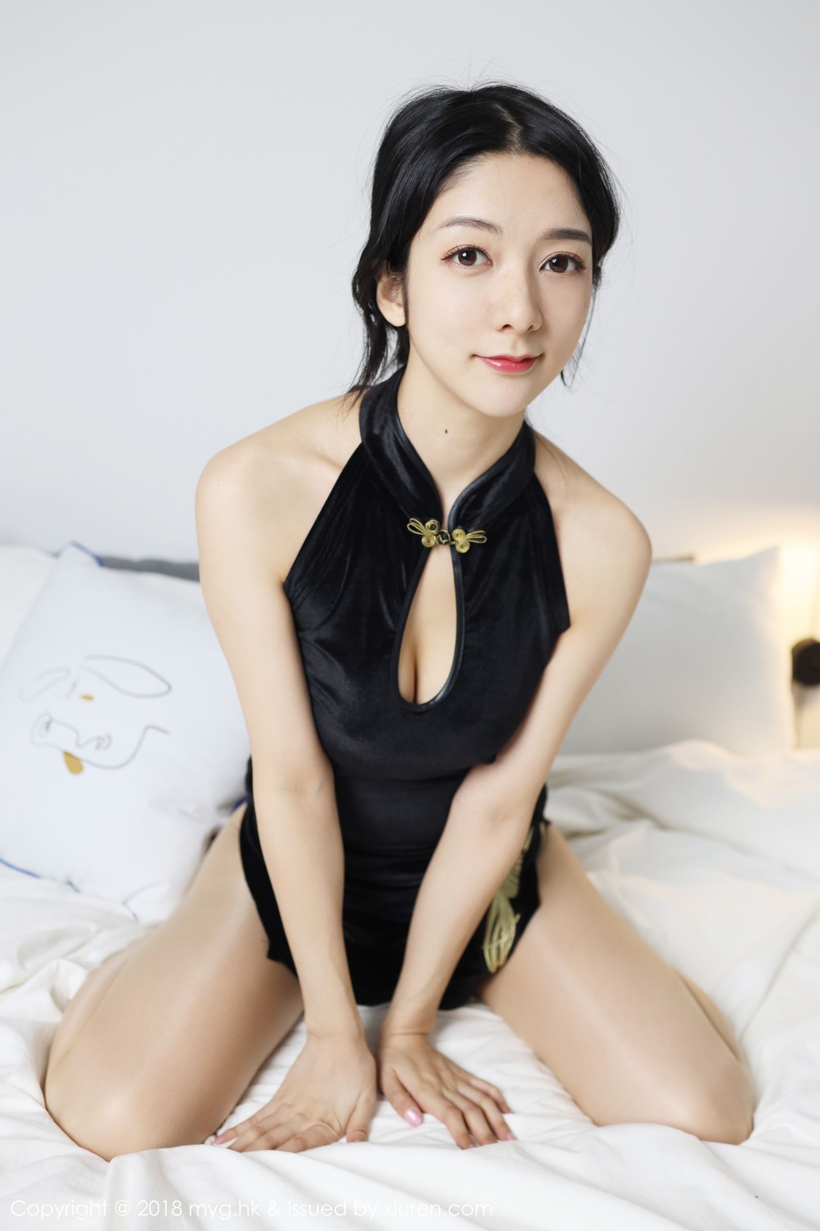 女神Angela喜欢猫 古典旗袍现代黑丝