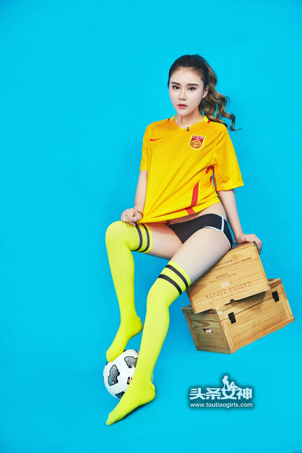 爱丽莎- [TouTiao头条女神]高清写真图 2017-03-28 为国争光