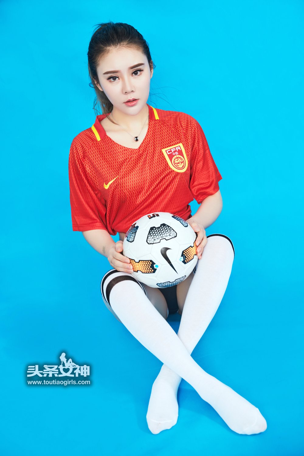 爱丽莎- [TouTiao头条女神]高清写真图 2017-03-28 为国争光