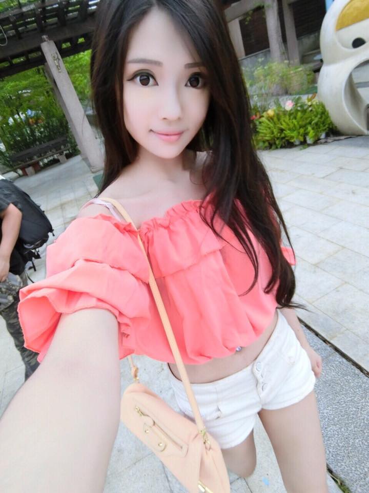 承容 神似混血儿五官立体的外拍美女