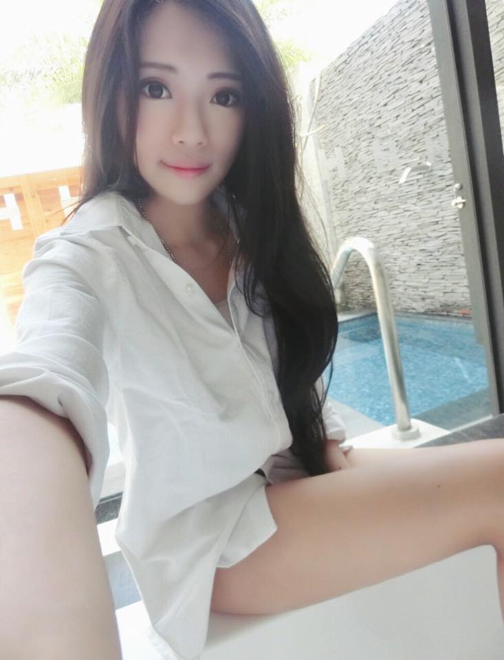承容 神似混血儿五官立体的外拍美女
