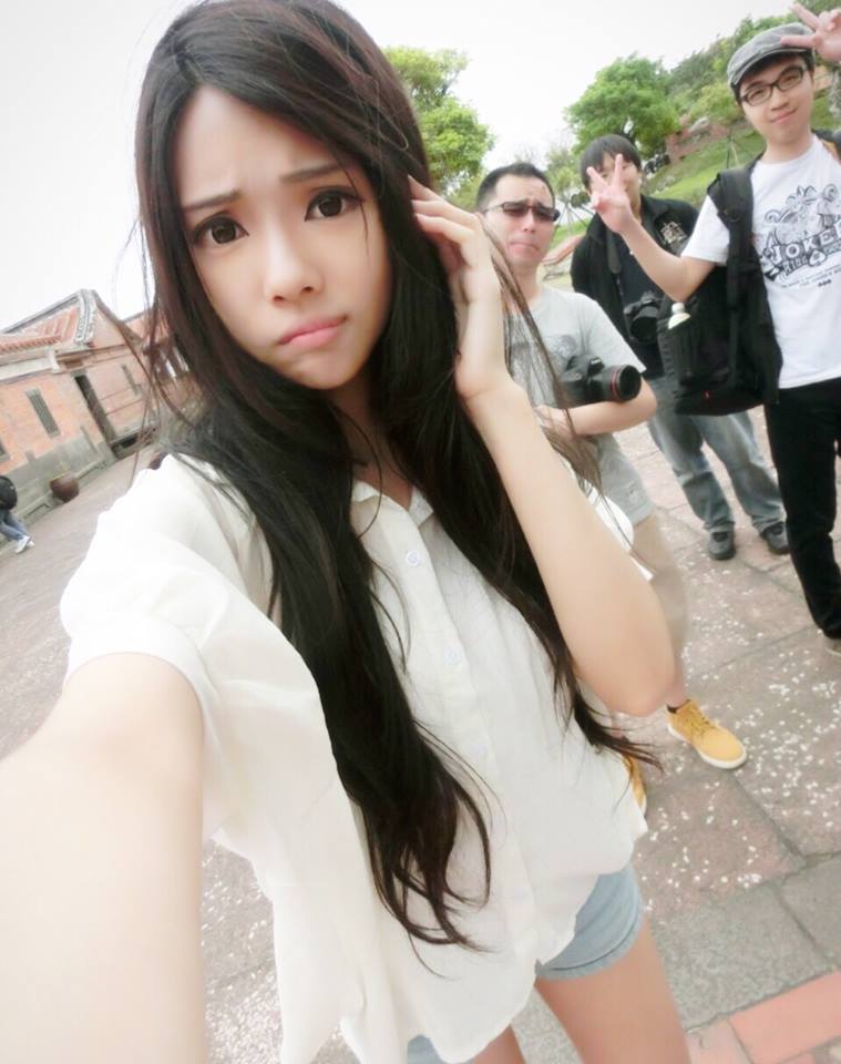 承容 神似混血儿五官立体的外拍美女