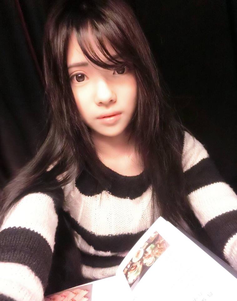 承容 神似混血儿五官立体的外拍美女
