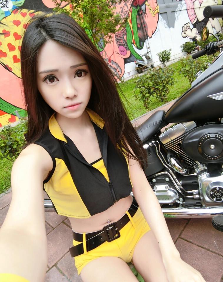 承容 神似混血儿五官立体的外拍美女