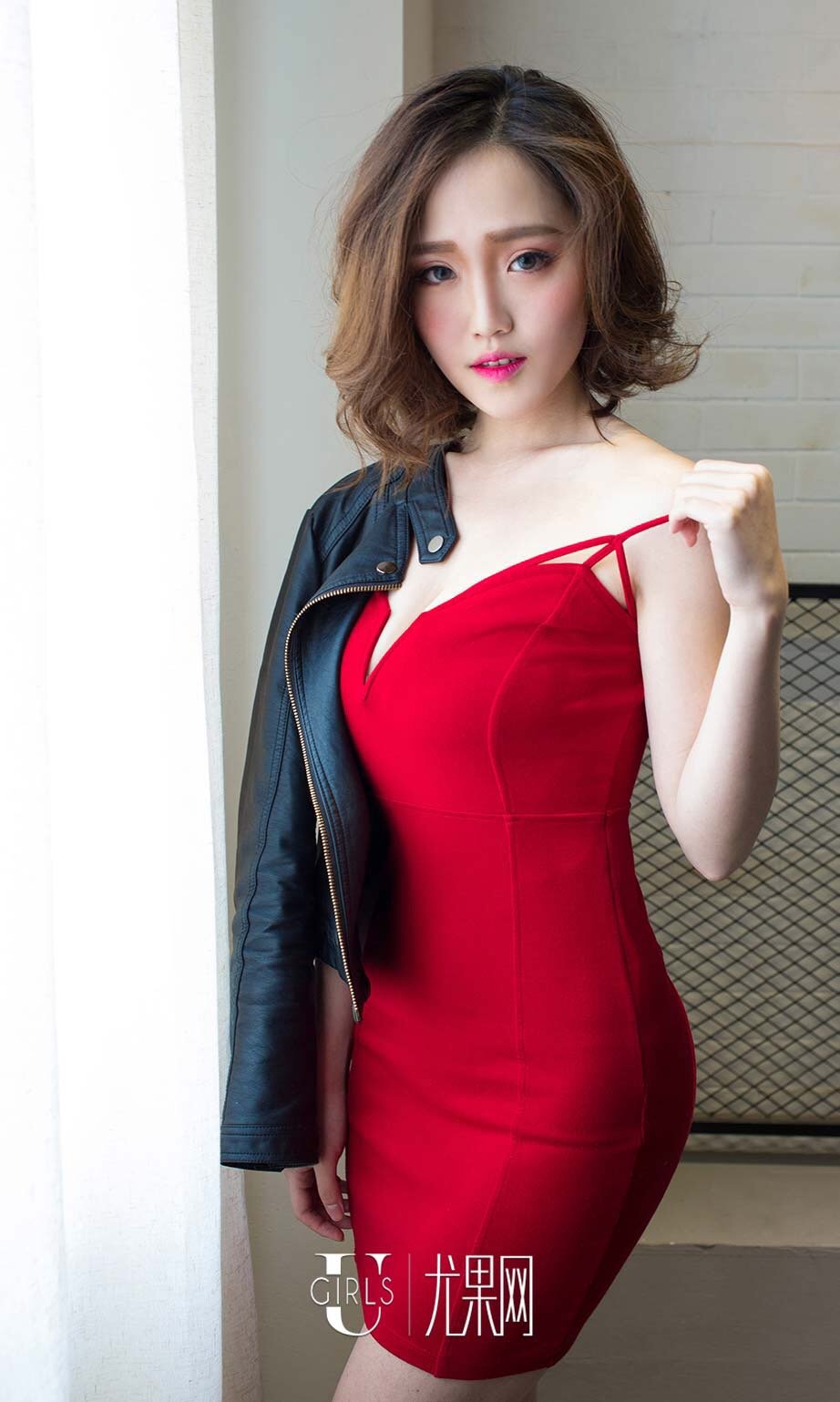 房美汐 [爱尤物]高清写真图VOL.334 性感镂空