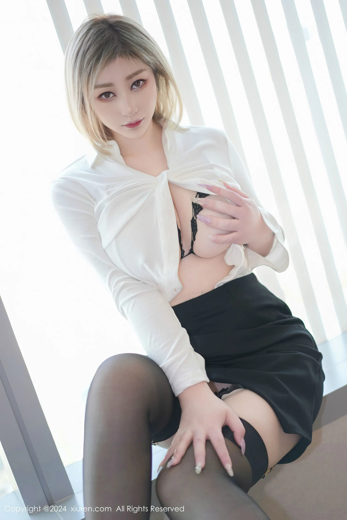 [XiuRen]高清写真图 2024.04.12 No.8381 妲己_Toxic 黑丝美臀