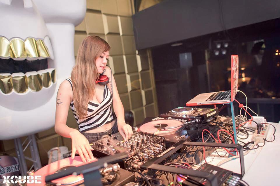 雷亚妃Faye 34F胸猛DJ女神！陪你嗨翻一整夜！