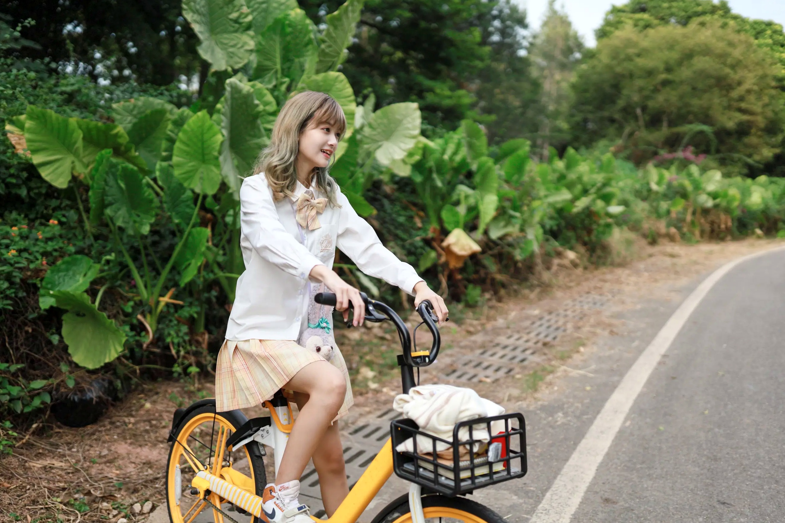 [YITUYU] 2022.04.05 青春的样子 菜菜 户外清纯校服治愈系少女写真 [31P]