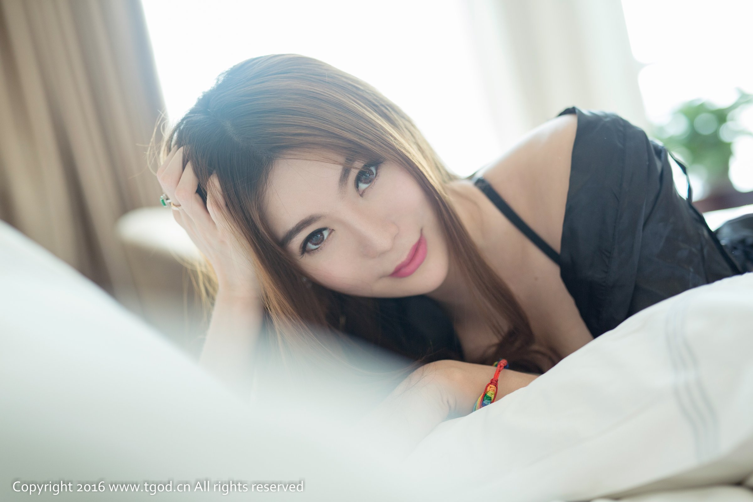 钰彤Ci-ci [TGOD推女神]高清写真图一抹柔情小粉唇
