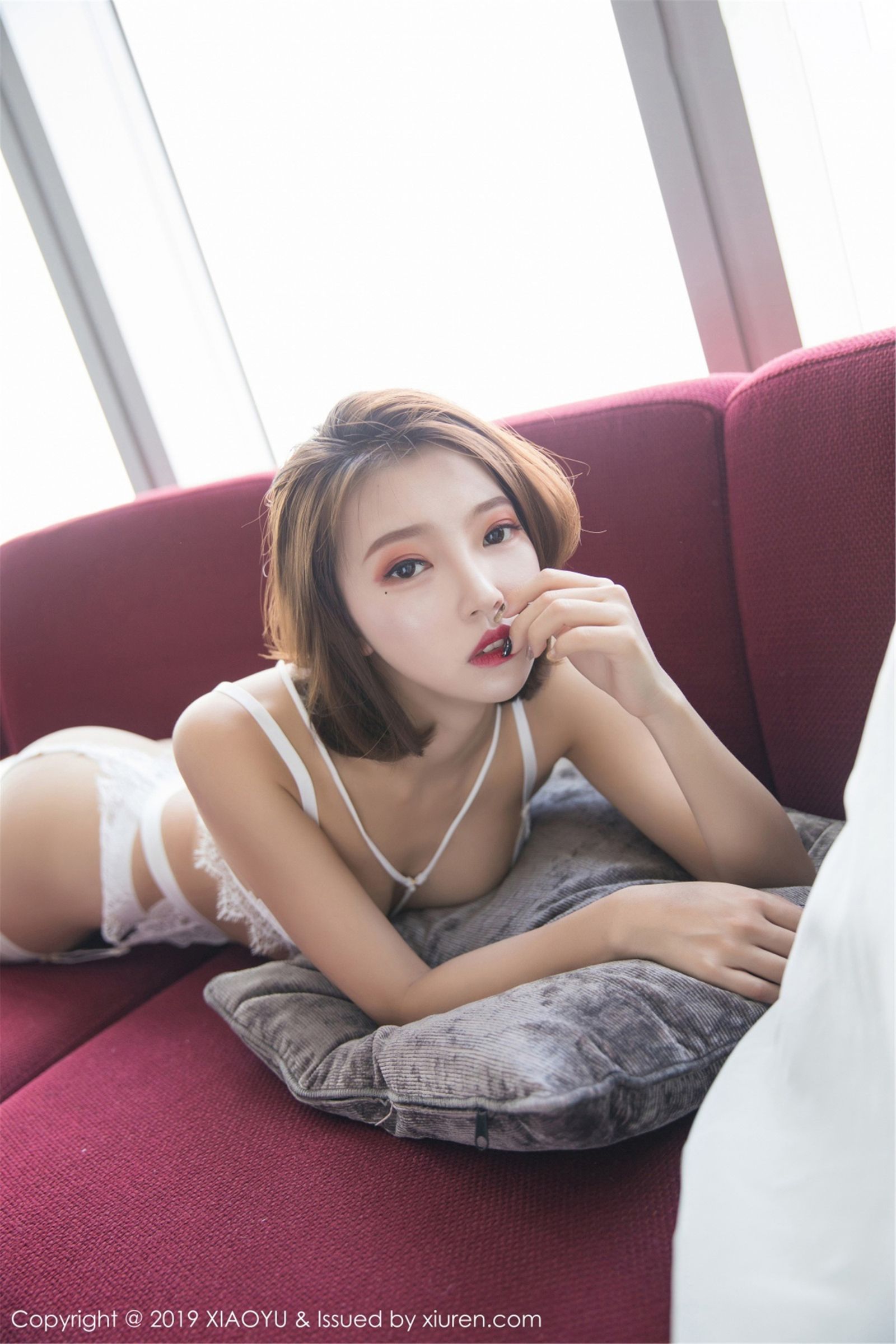 短发女神冯木木 白色内衣蕾丝美腿
