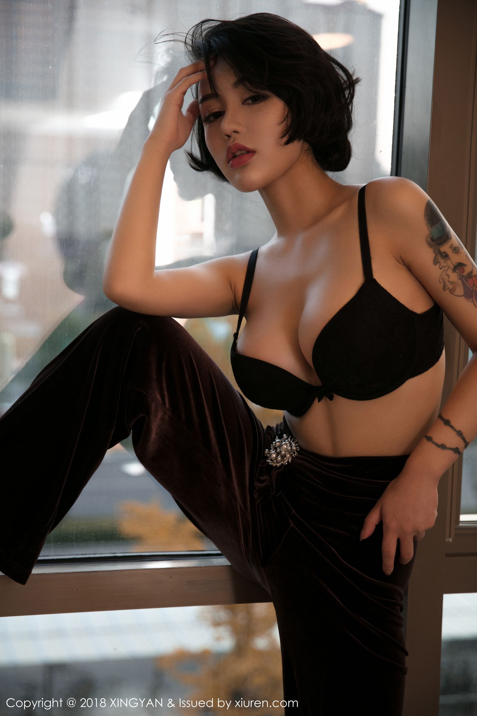 新人模特陆梓琪 性感的OL女秘书