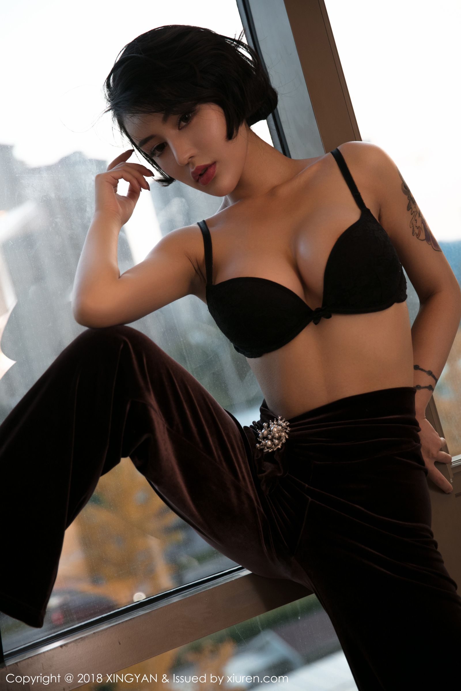 新人模特陆梓琪 性感的OL女秘书