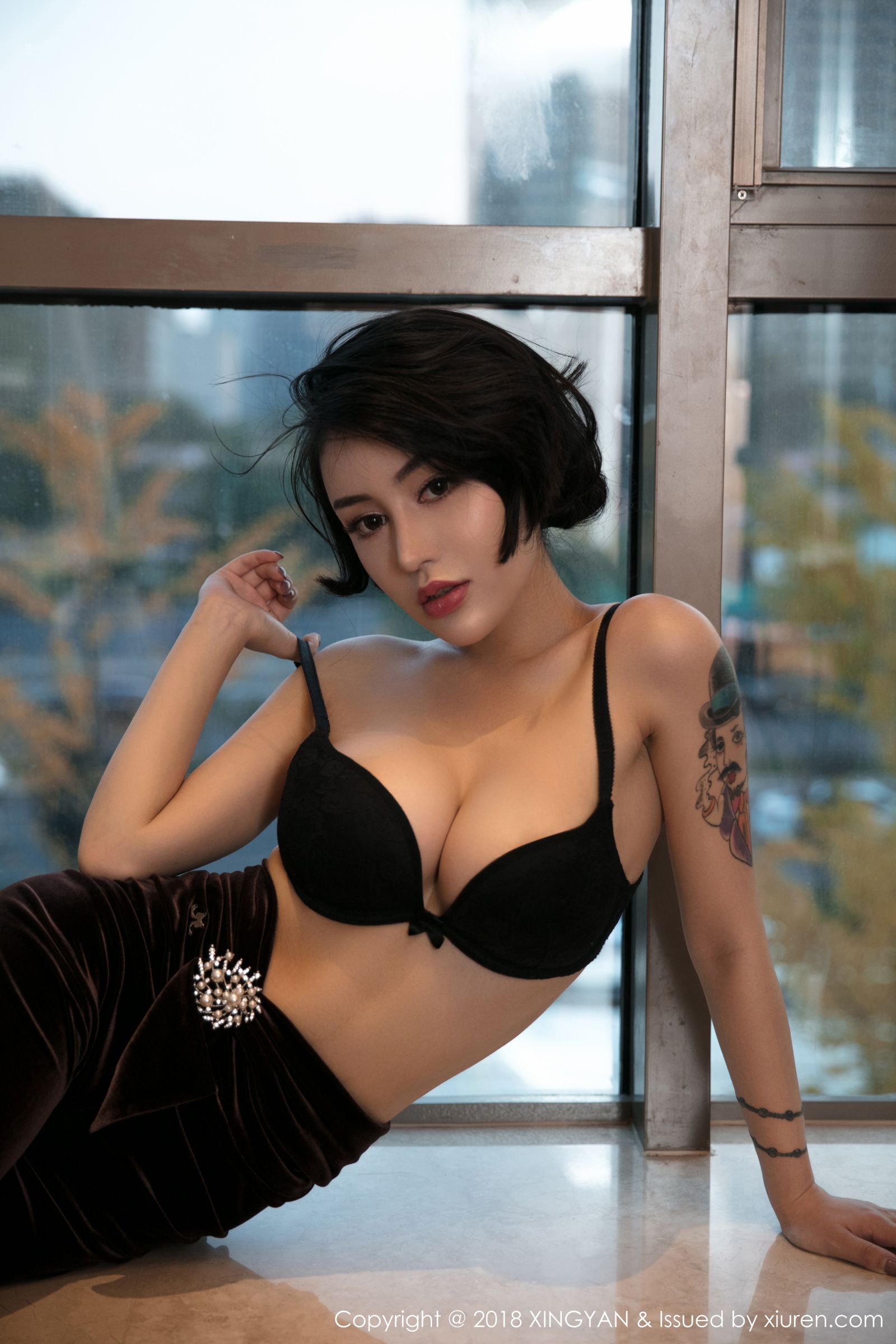 新人模特陆梓琪 性感的OL女秘书