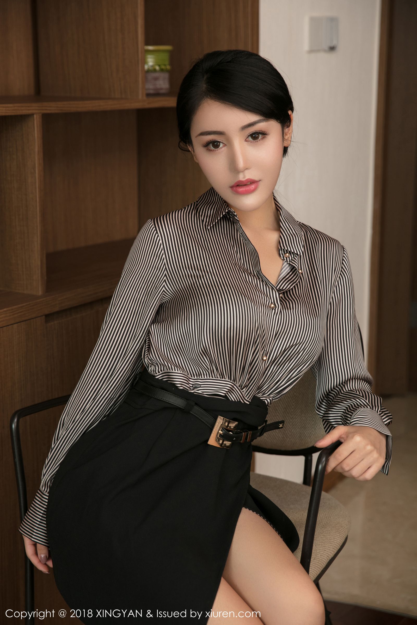 新人模特陆梓琪 性感的OL女秘书