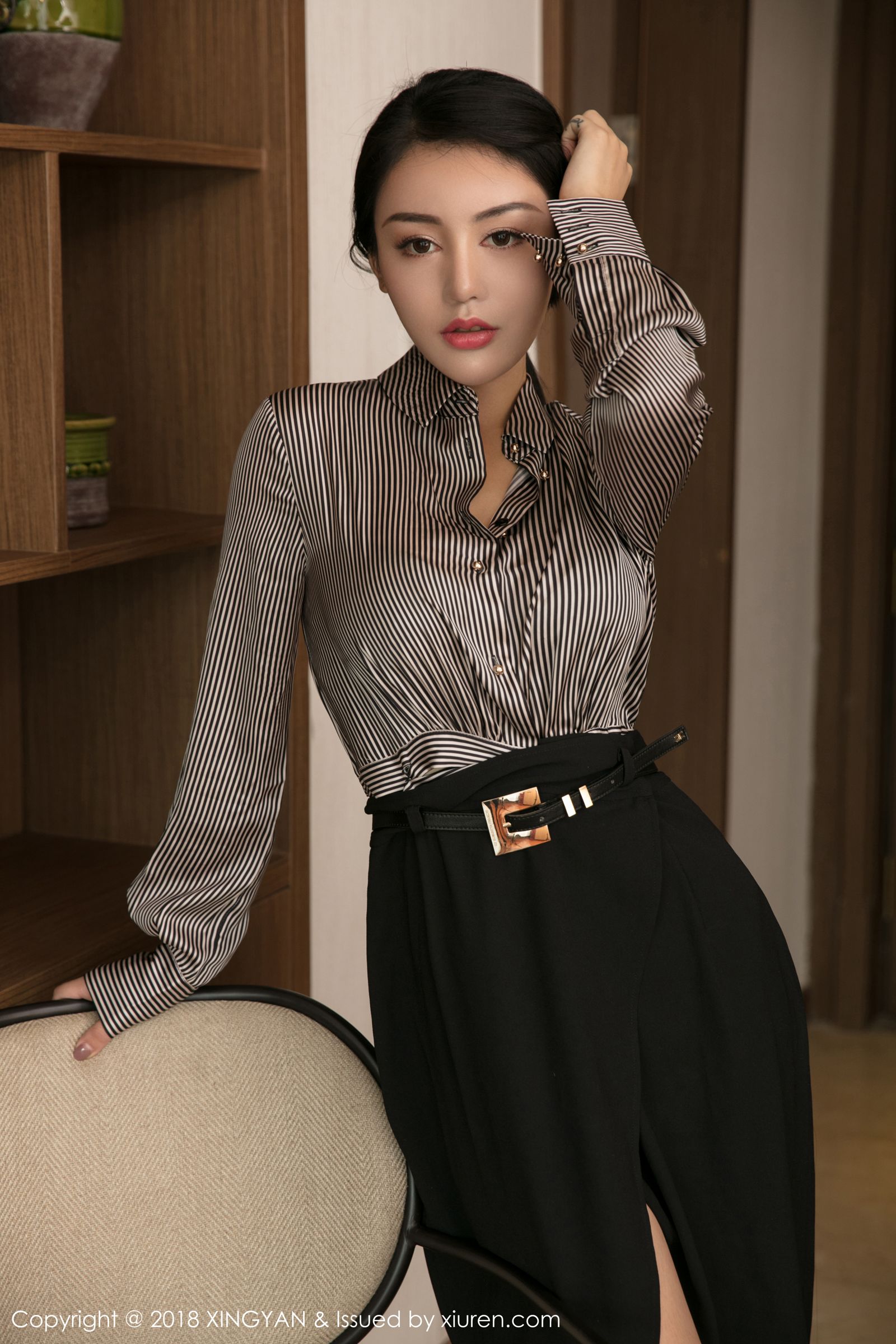 新人模特陆梓琪 性感的OL女秘书