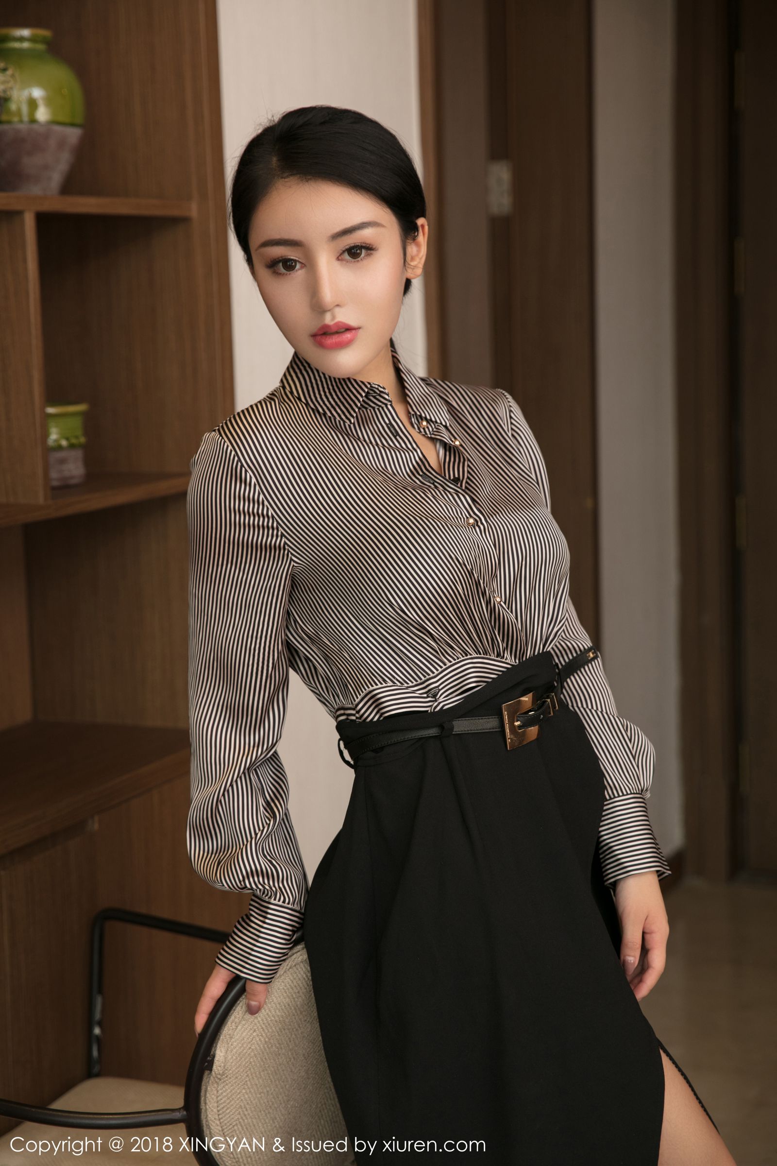 新人模特陆梓琪 性感的OL女秘书