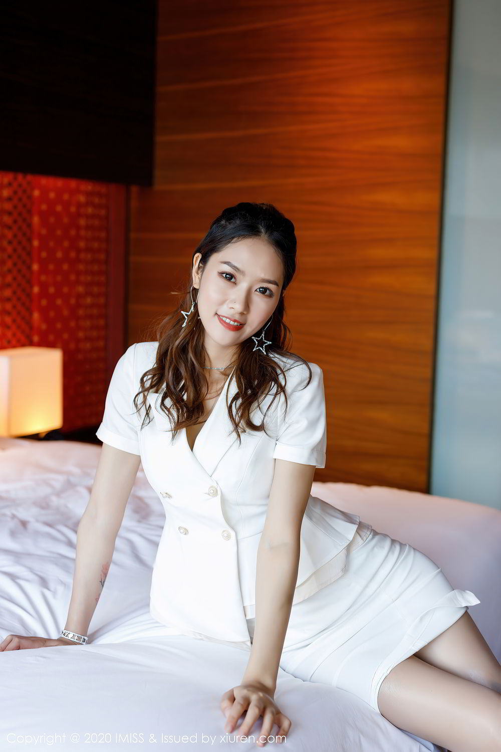 [IMISS]高清写真图 2020.10.19 VOL.512 方子萱爱蜜社内衣丝袜美腿 沐青女神私房照_秀色女神