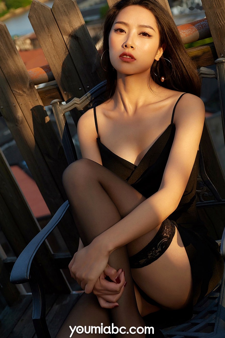 Gallery - YouMi尤蜜-沐青《风情万种》天台性感私房照，黑色丝袜搭配诱惑短裙，尽显曼妙身姿，绝美光影打造极致御姐范儿性感诱惑黑丝尤蜜荟 - Chiness Model  沐青女神私房照_秀色女神 - image 34