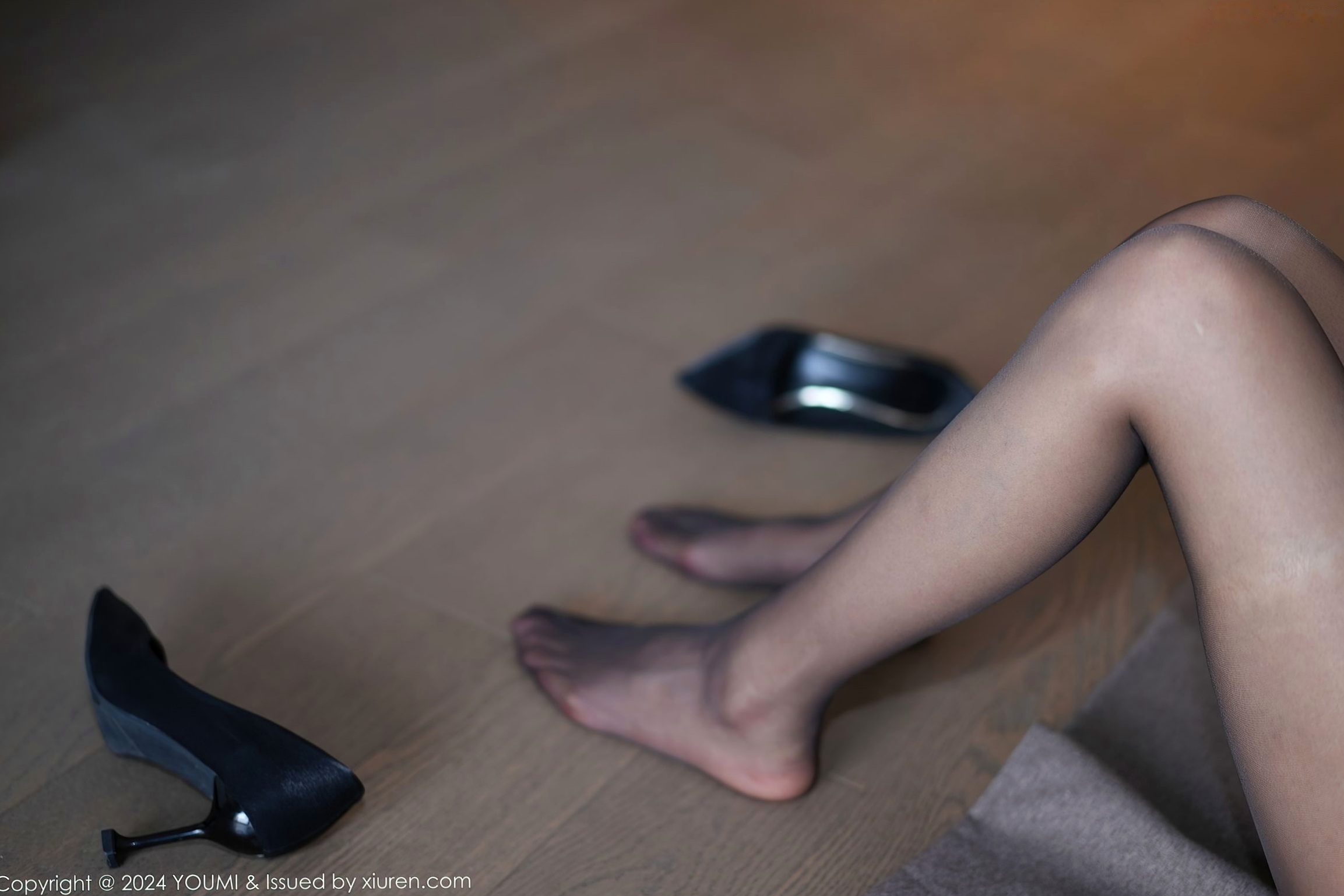 Gallery - YouMi尤蜜荟 - Chiness Model -1060-菲儿beauty-白色露背连衣短裙私房写真，黑丝极致性感诱惑大尺度美图尤蜜荟 - Chiness Model 性感诱惑黑丝私房照 Overthepast女神私房照_秀色女神 - image 45
