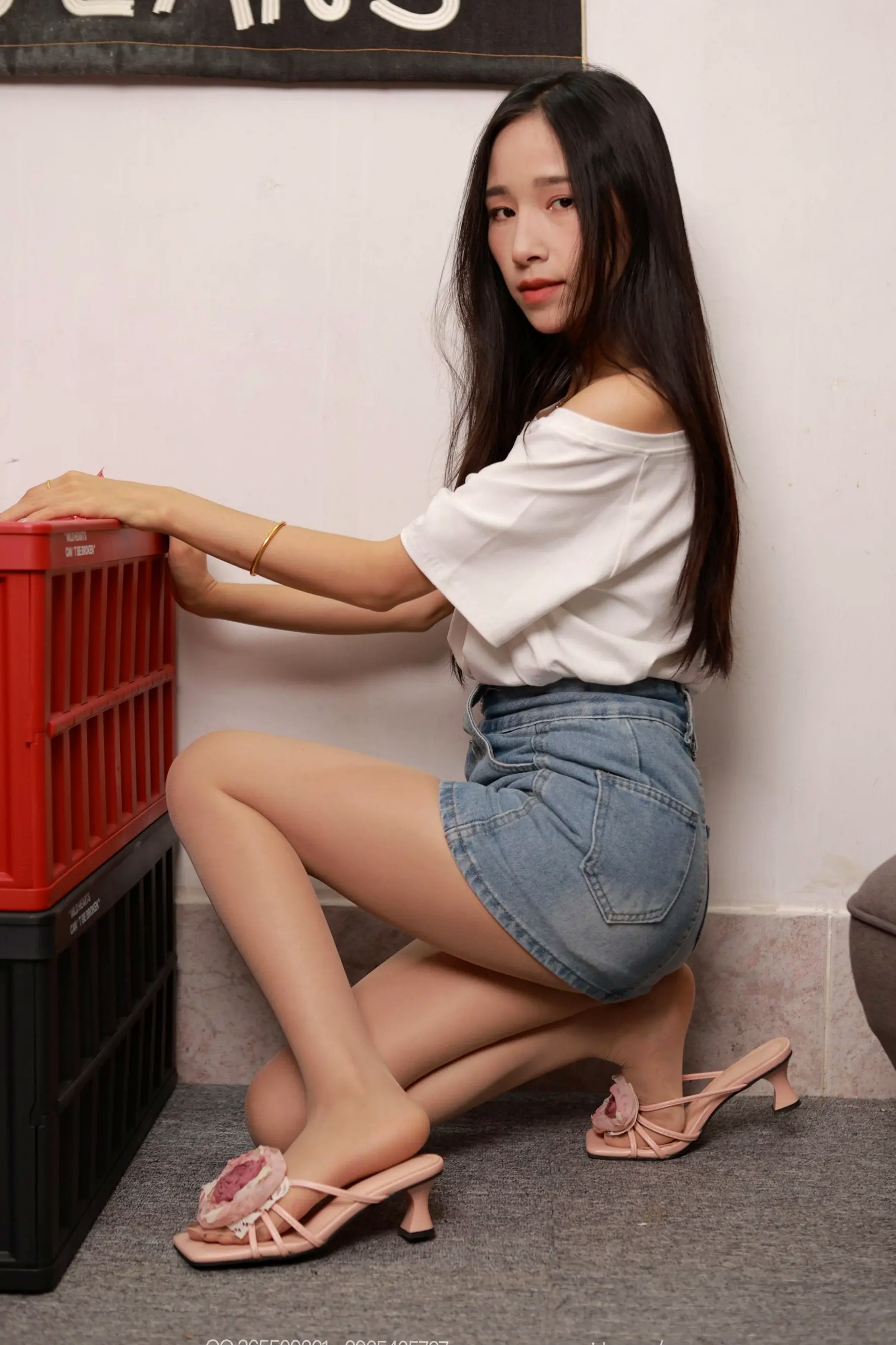 IESS异思趣向 美子《牛仔短裙》家居白衣美腿性感私房照