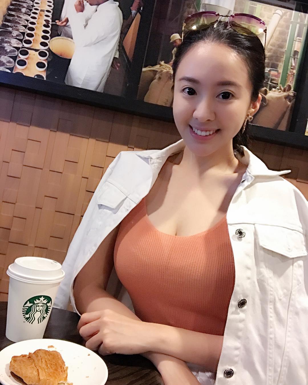 笑容女神张嘻嘻 外型出色身材姣好
