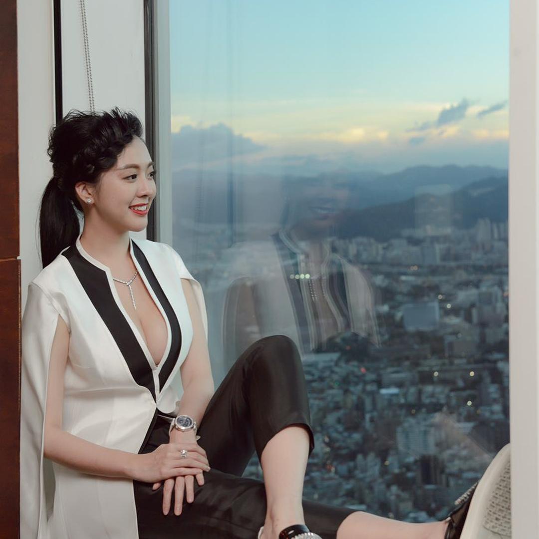 笑容女神张嘻嘻 外型出色身材姣好