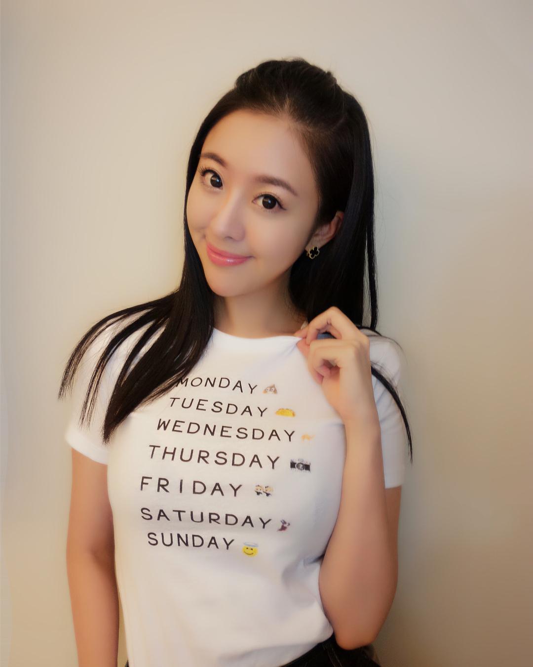 笑容女神张嘻嘻 外型出色身材姣好