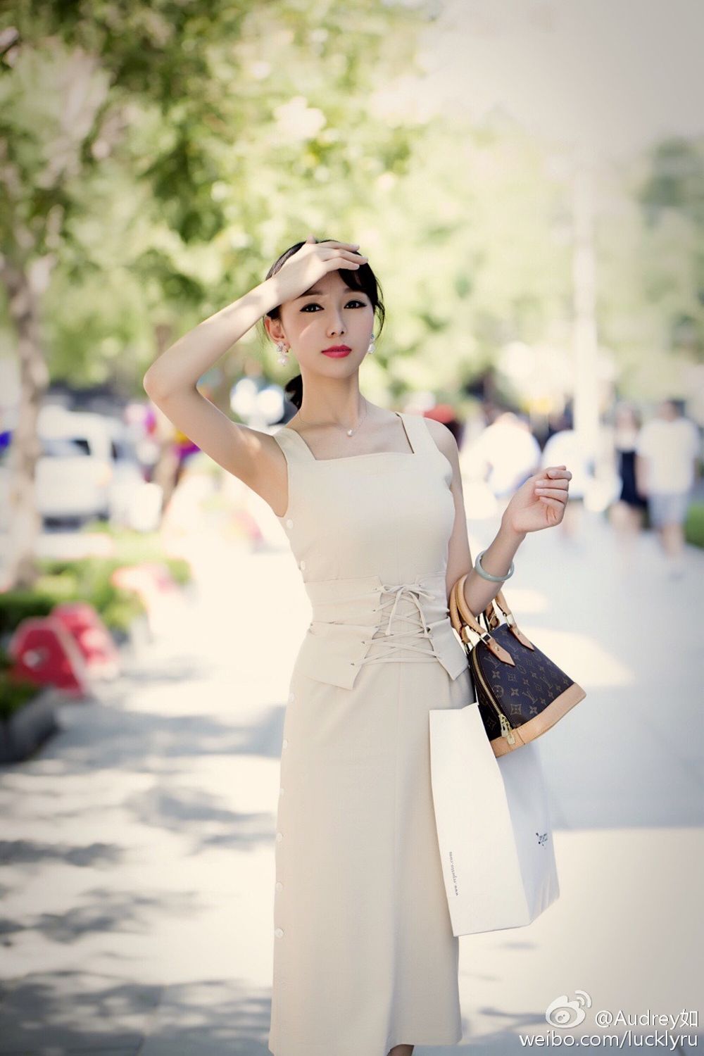 气质美女Audrey如 清爽街拍唯美家居