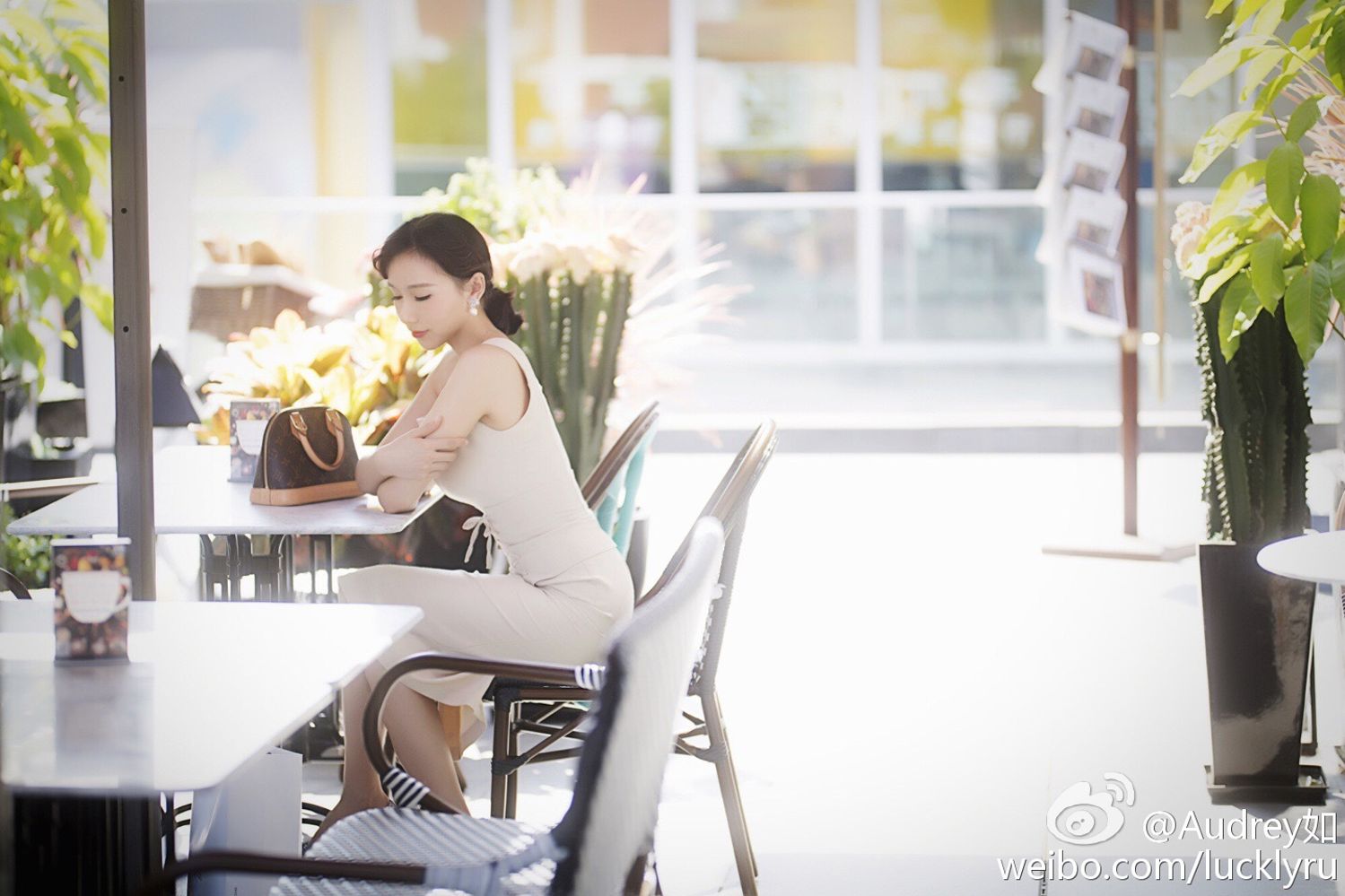 气质美女Audrey如 清爽街拍唯美家居